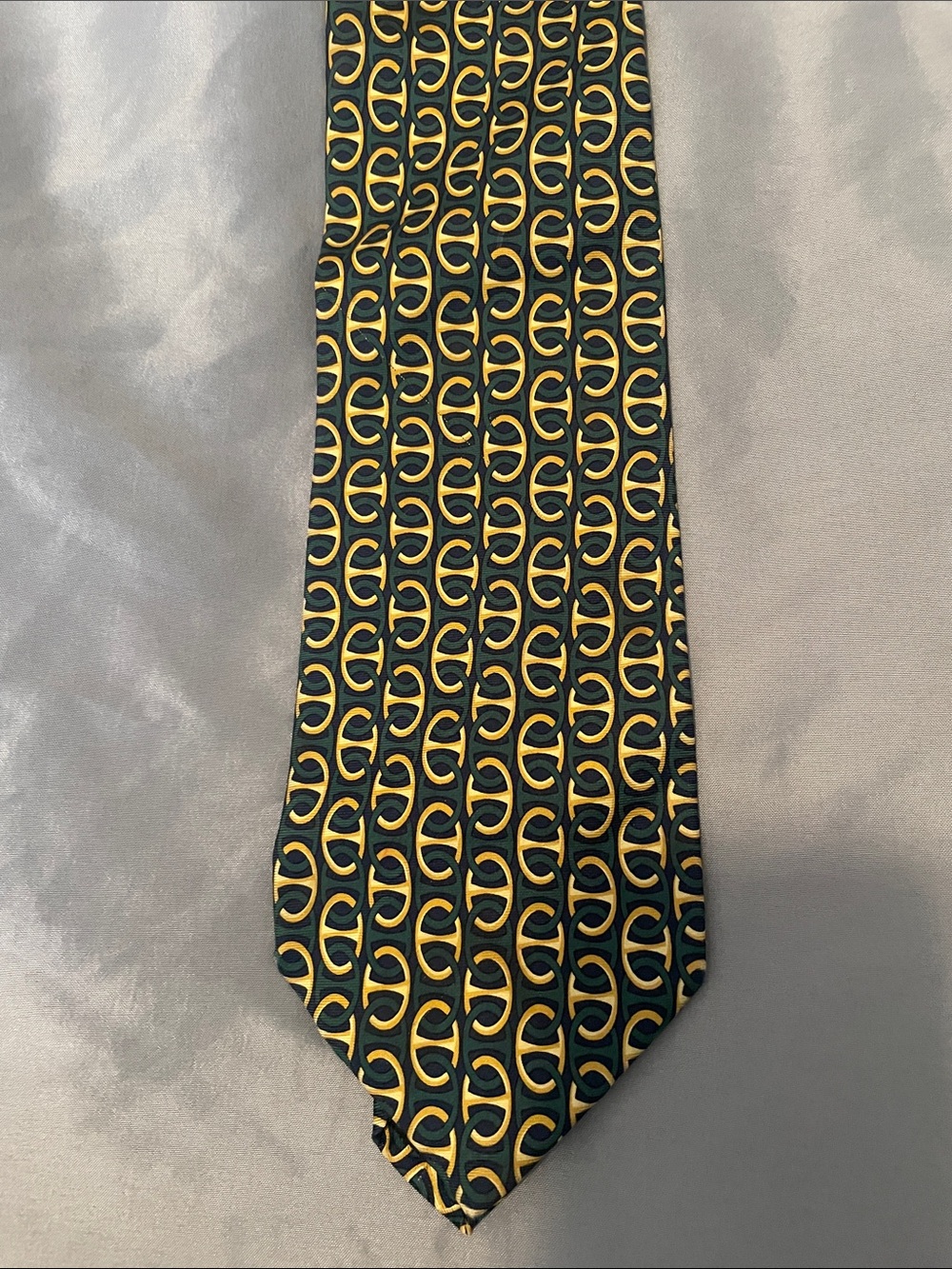 GUCCI Paolo 100% Silk tie 4" X 59" .
Made In Italy.